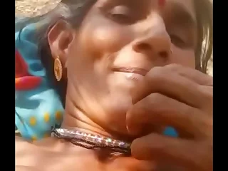 Desi neighbourhood pub aunty pissing and fucking